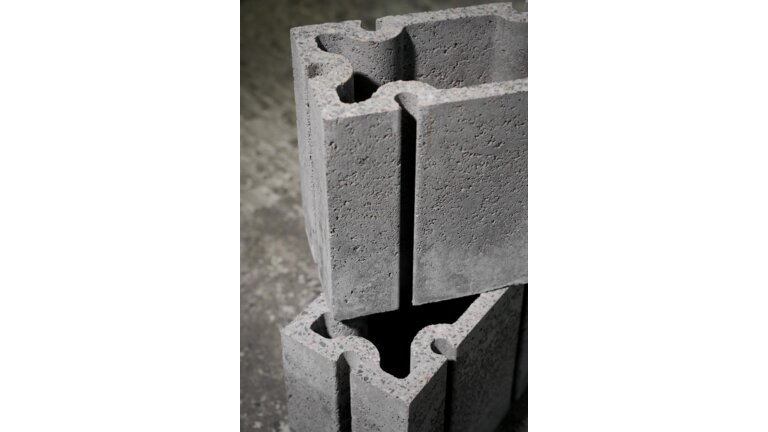 SEMBLA Mauerwerksystem, gestapelte Beton-Hohlblocksteine mit einem speziellen Verbindungsprofil für den Mauerbau.